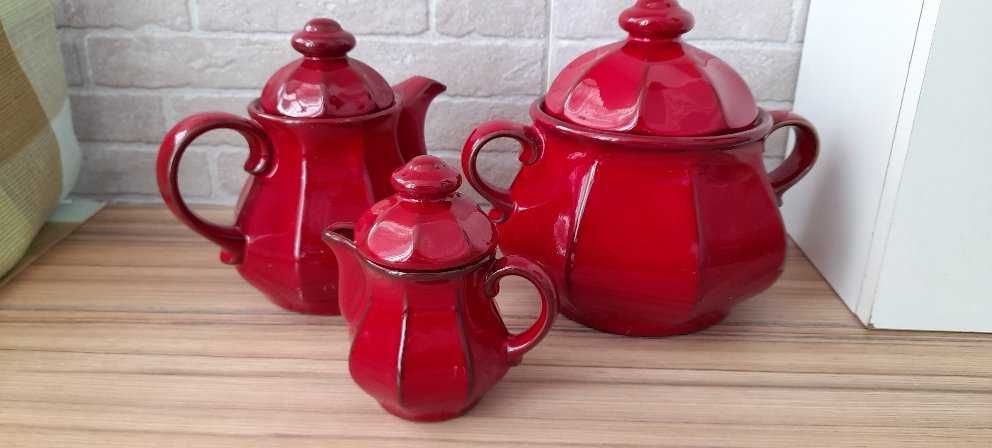 Set ceramică roșie vintage – bol + 2 ibrice cu capac, stare excelentă