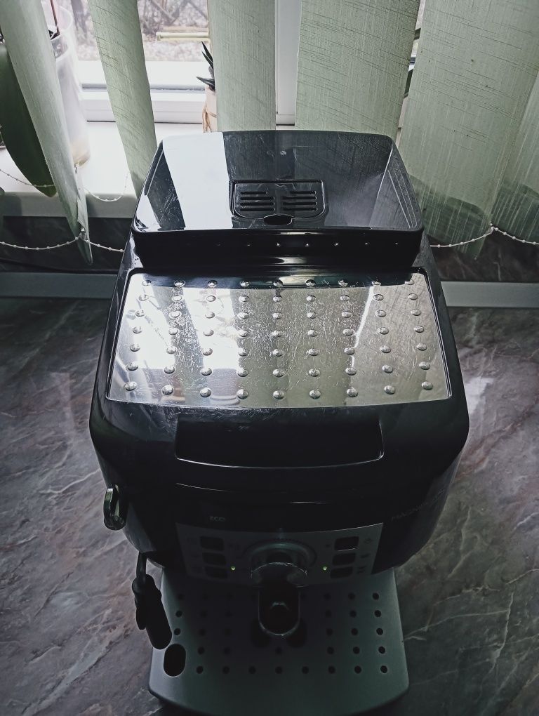 Expresor, espressore: Delonghi Magnifica S