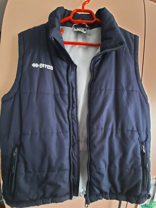 Vestă impermeabilă toamnă/iarnă cu glugă,mărimea M,buzunare cu fermoar