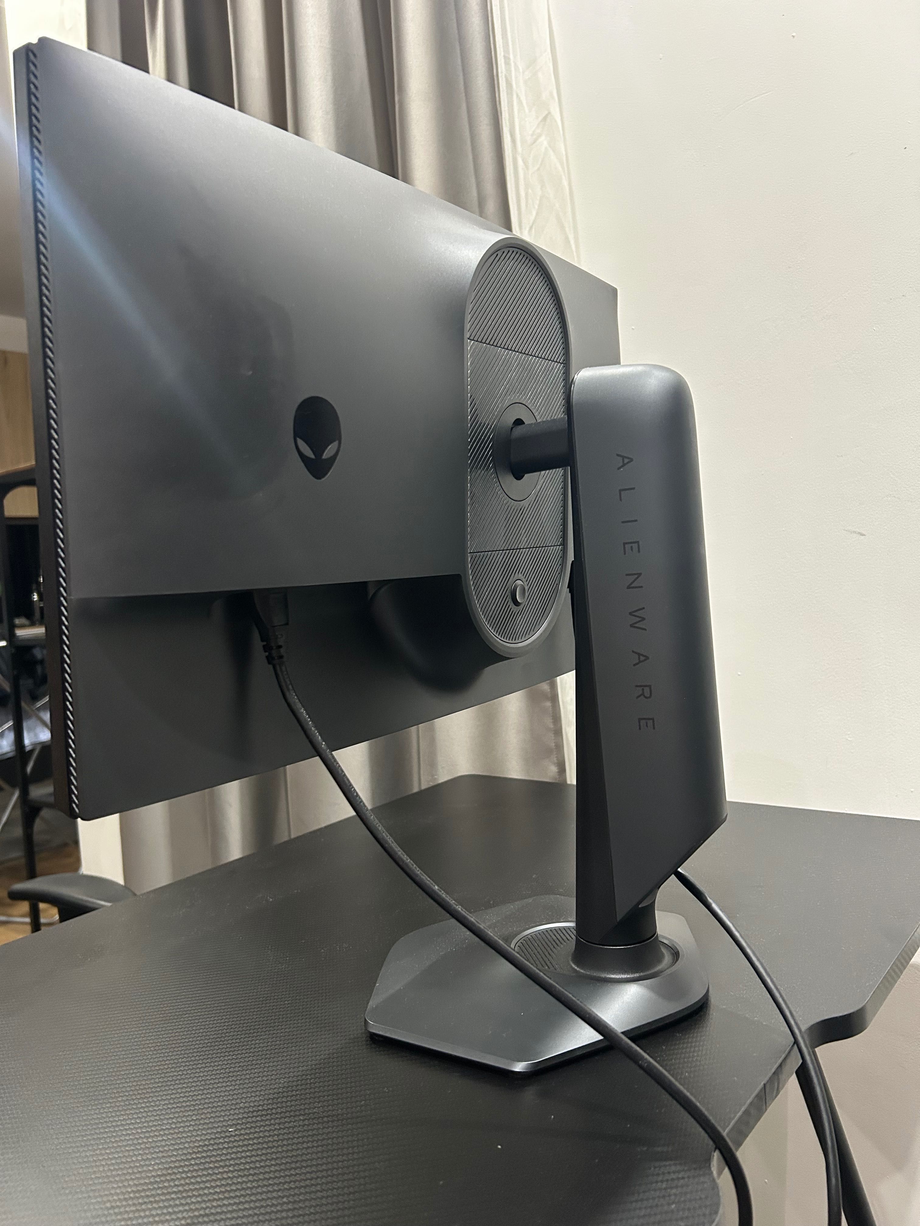 ТОП геймърски сетъп: Ryzen 7 9800X3D + RTX 5070 + Alienware 500Hz