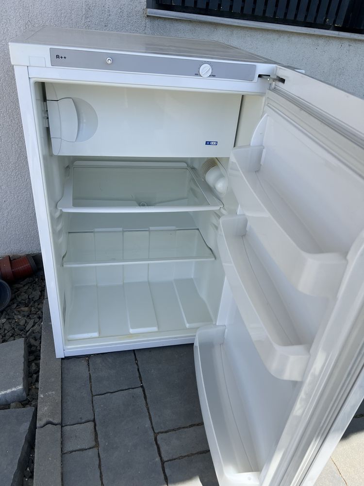Frigider plus congelator