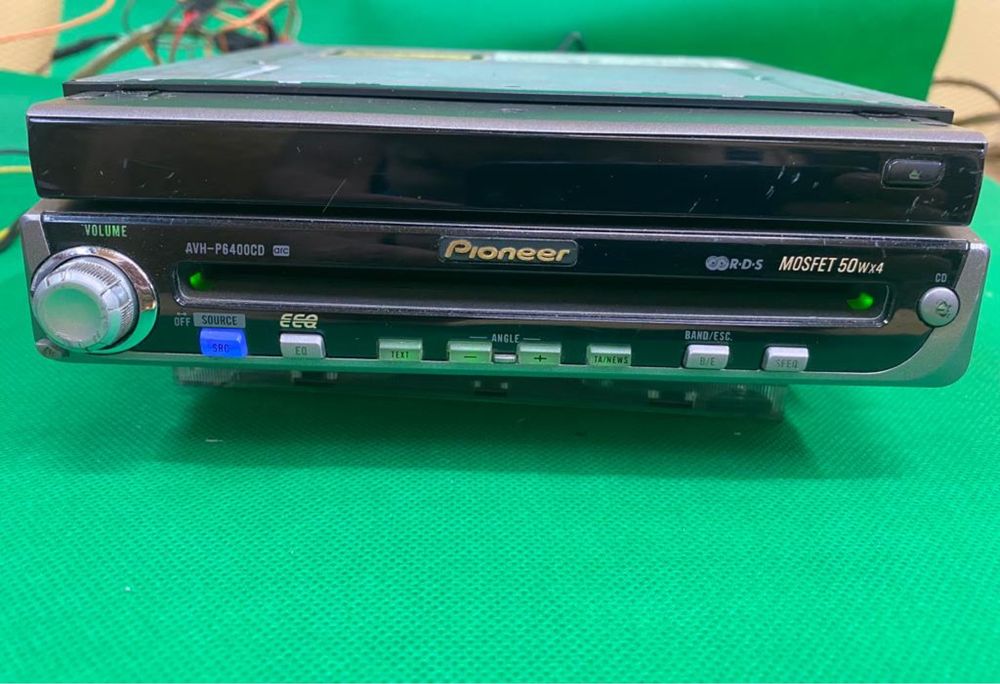 CD Player auto Pioneer AVH 6400CD,ecran retractabil adaptor BT Usb