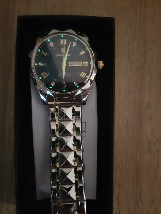 Vănd ceas nou bărbătesc rezistent la apă.