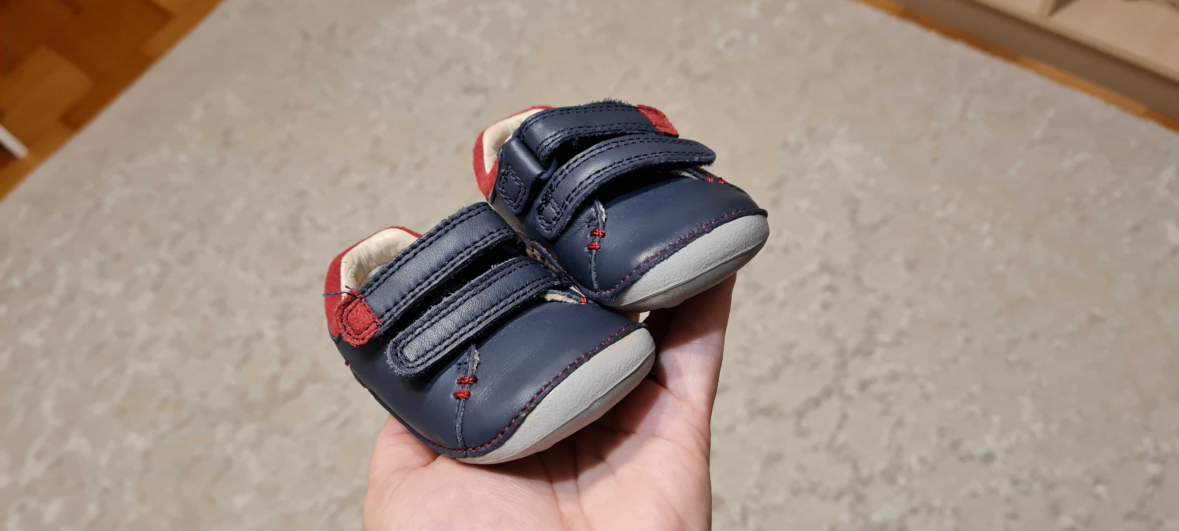 Ghetute bebe Clarks marimea 18