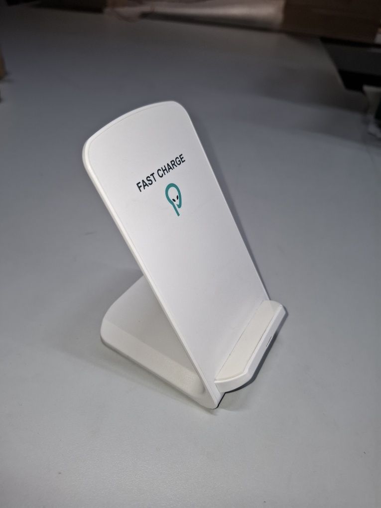 Безжично зарядно устройство. Wireless charger.