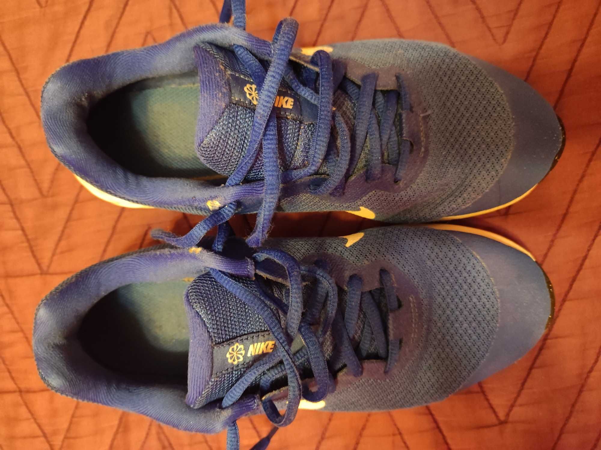 Маратонки "Nike"- 38,5 номер