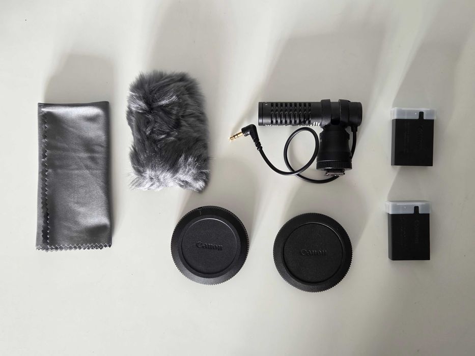 Canon EOS R50 комплект + RF 50mm f1.8, микрофон и аксесоари