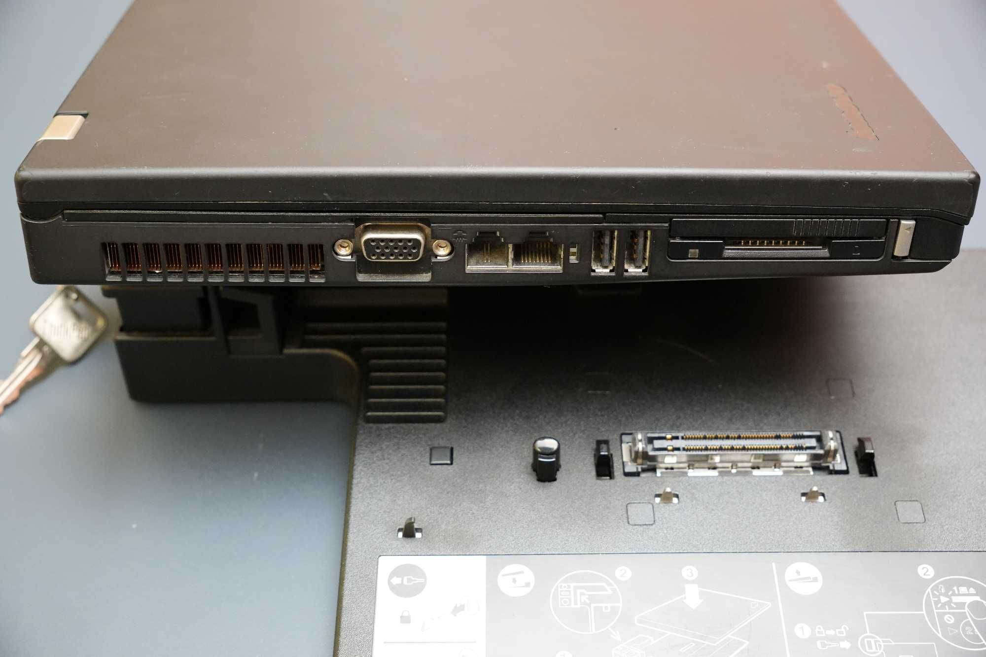 Продавам лаптоп Lenovo ThinkPad T400 с докинг станция и зарядно