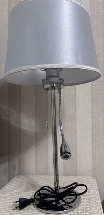 Светильник прикроватный..