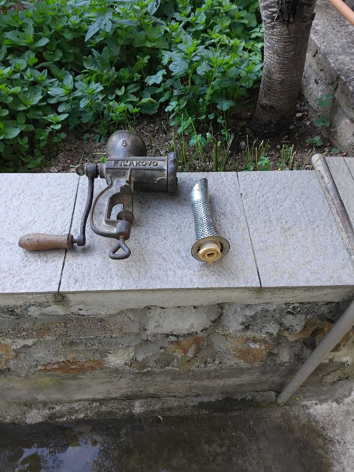 Продавам ръчна метална месомелачка N:8