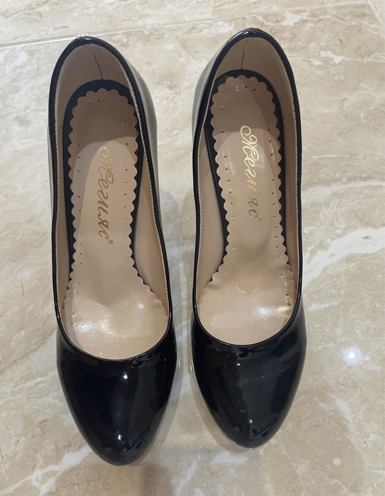 Дамски черни обувки с висок ток Megias