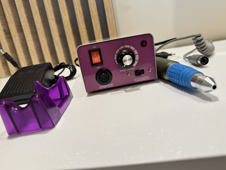 Vând freza de unghii + lampa UV 48W uz personal, stare foarte buna