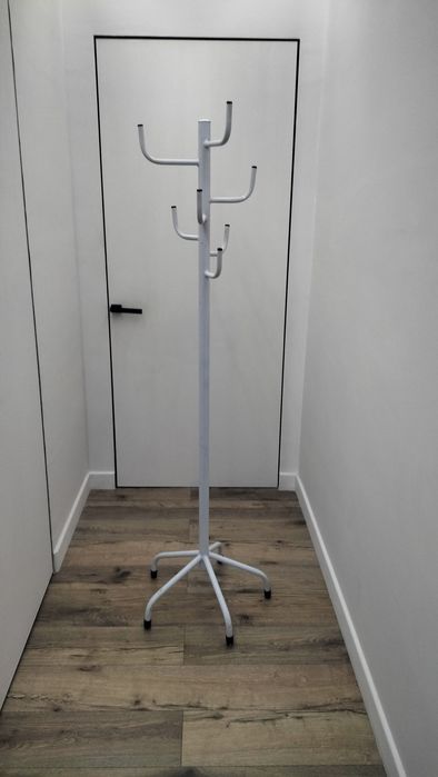 Продам вешалку металлическую