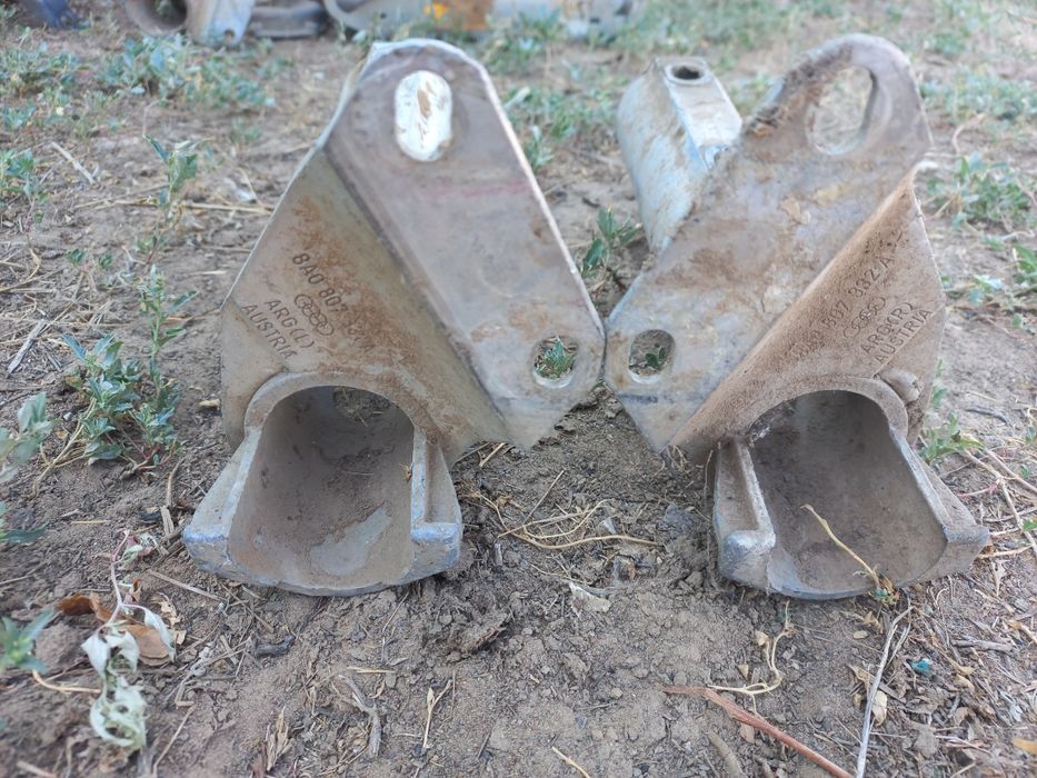 Крепления бампера Ауди 80 б4заднего