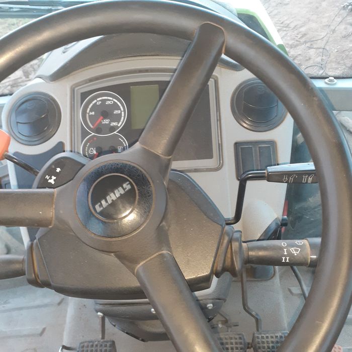 Vând Class Axion 830