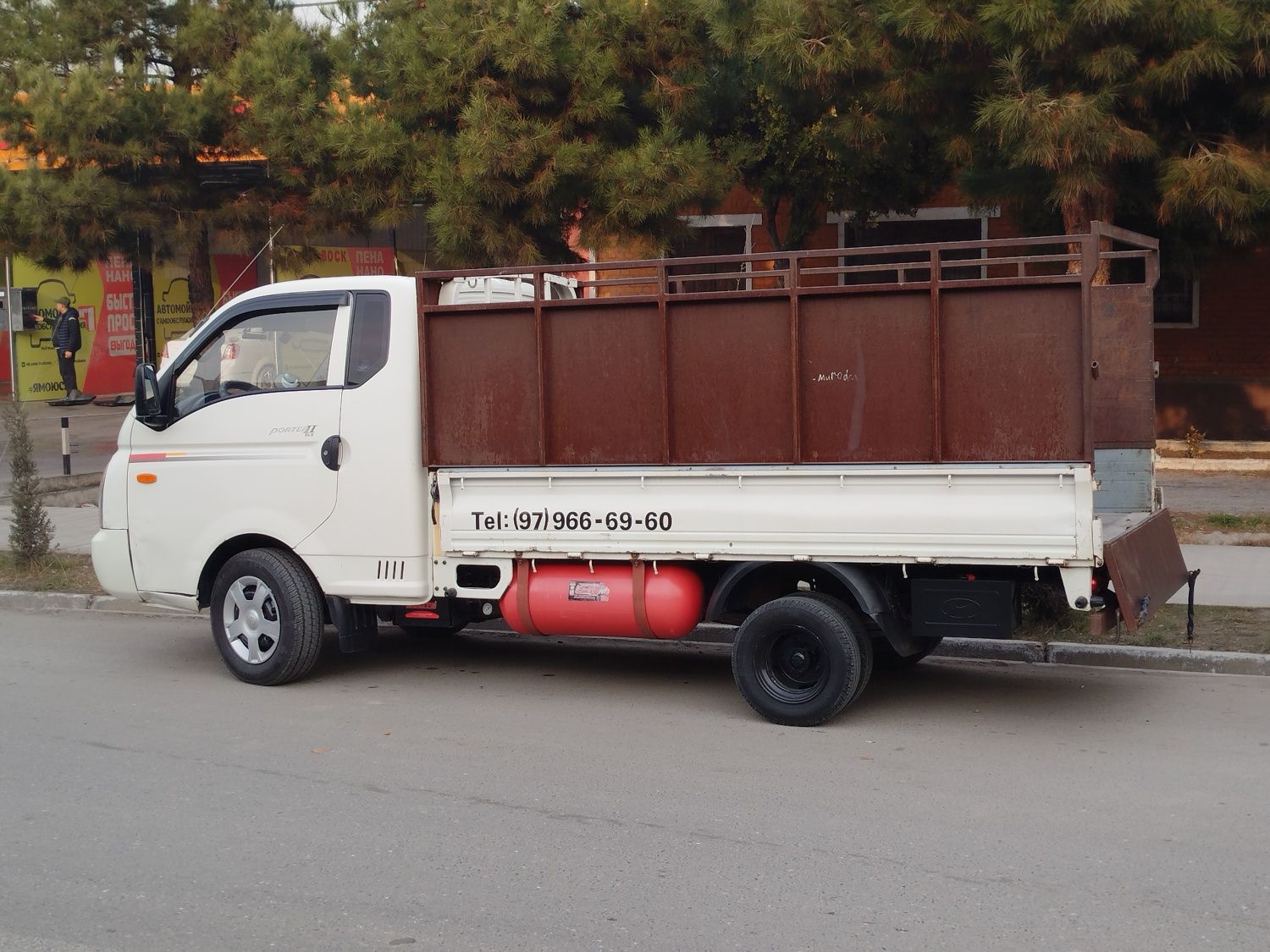 Hyundai Porter сотилади.