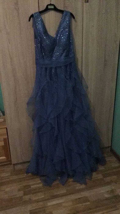 Официална рокля.