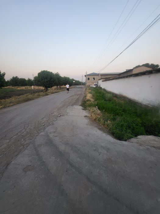 Uchastka sotiladi