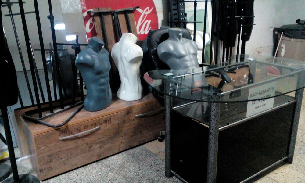 Мъжки торсове и манекени