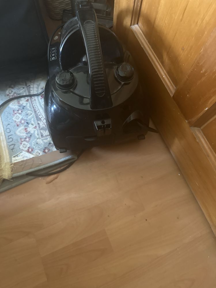 Срочно продаю пылесос