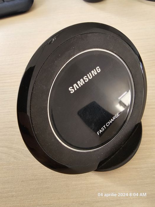 Stand incarcare wireless samsung