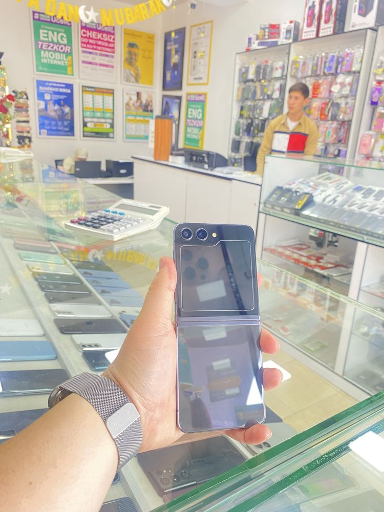 Sams Samsung z Flip 5 xoati ideal 3-oy servis garantiya beriladi ideal