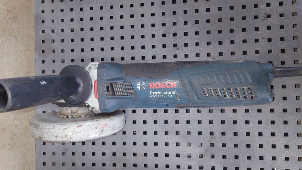 Продавам флекс ъглошлайф ракета Bosch gws 19, gws 1400