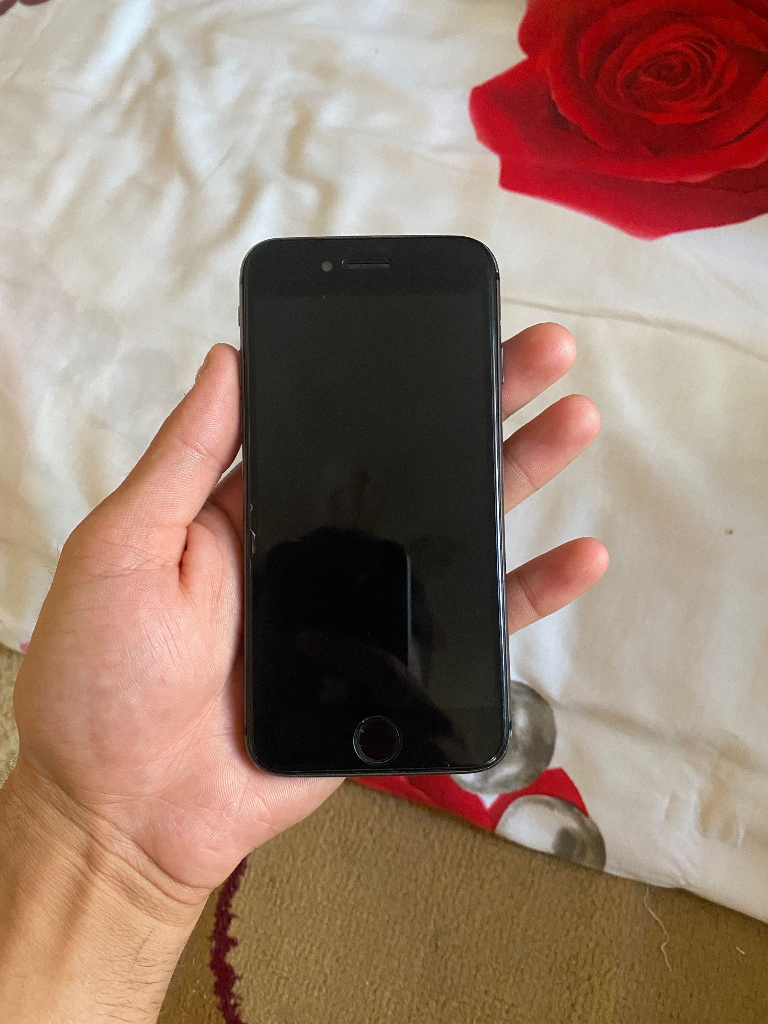 Iphone 8 sotiladi.1 mlndan sal otb beriladi