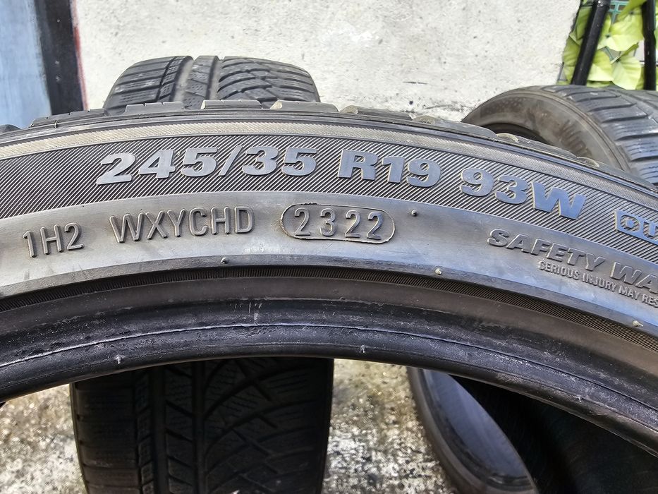 Vând patru anvelope de iarna kumho 225 40 19 / 245 35 19 dot 2322