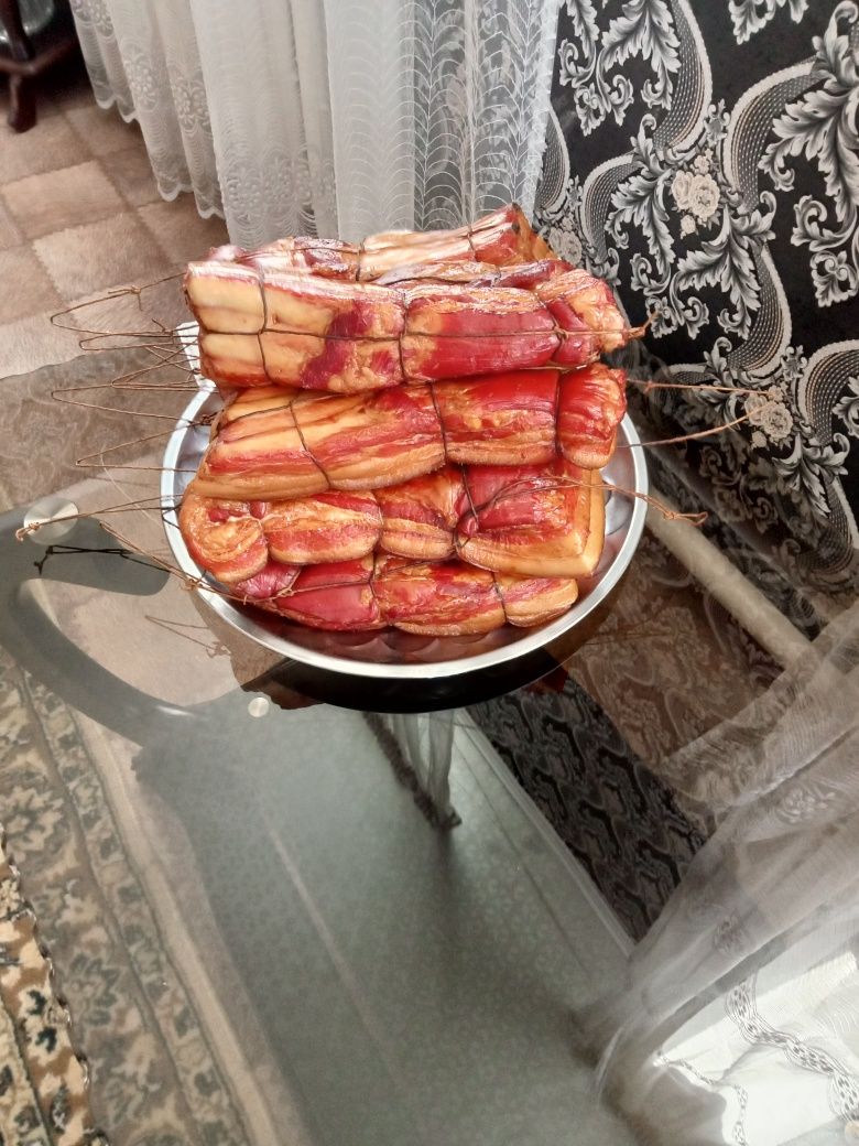 Продаю мясную продукцию домашнего горячего копчения.