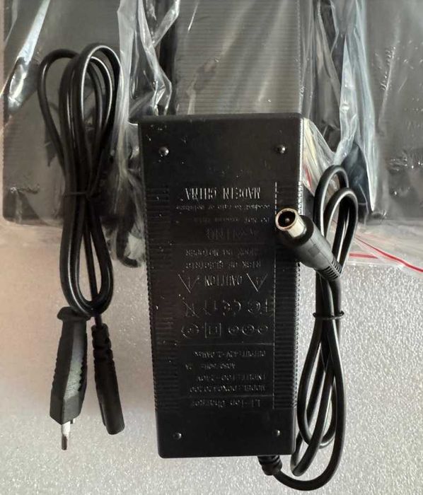 Incarcator de 36V (42V) cu 2 A pentru Trotineta Xiaomi sau Ninebot