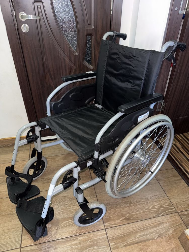 Scaun transport pacienti batrani handicap dizabilitati (ca nou)