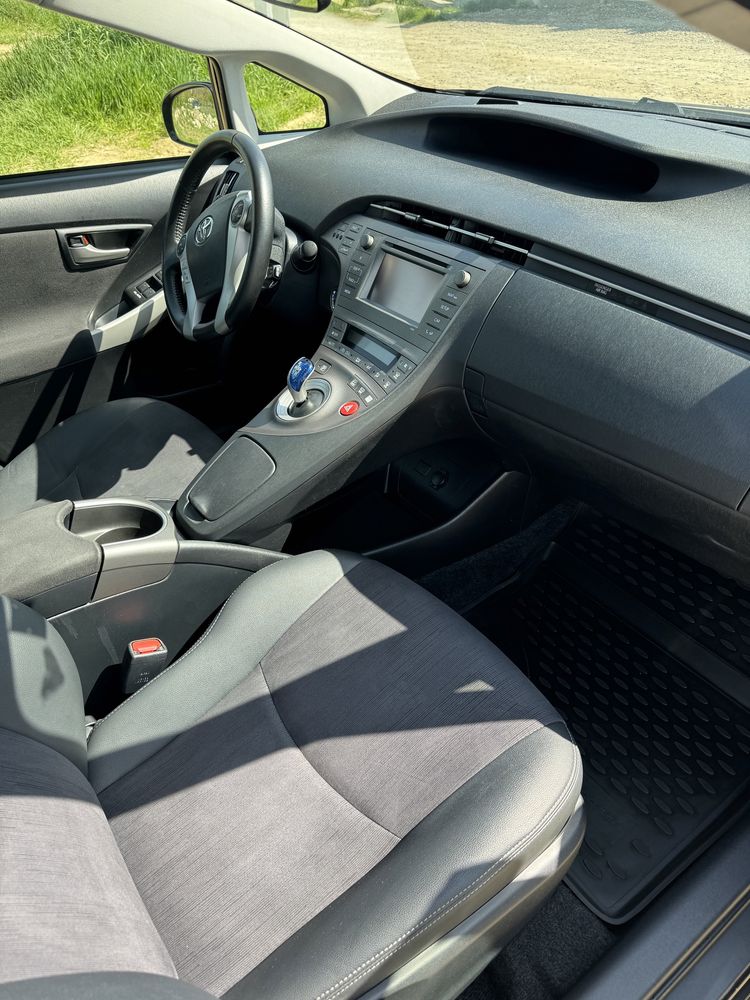 Toyota Prius Advance Hybrid Xenon