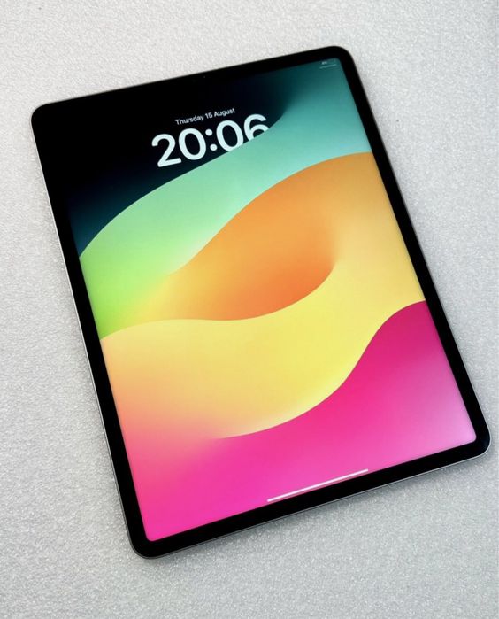 IPad Pro 12.9 Gen 6th M2 128 GB, Wi-Fi, smart keyboard folio, ca nou