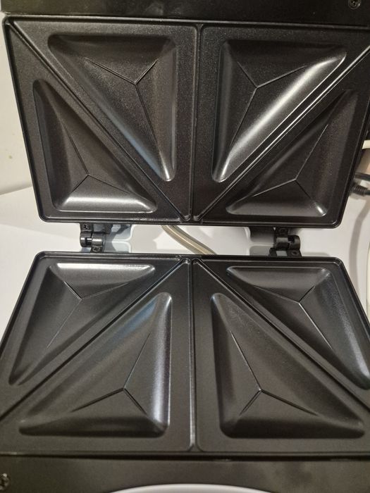 Продам прибор для приготовления горячих бутербродов (сэндвичей).