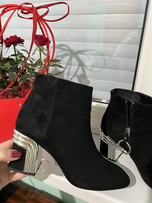 Страхотни дамски боти с дебел ток