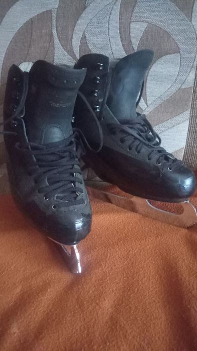 Продам  фигурные коньки