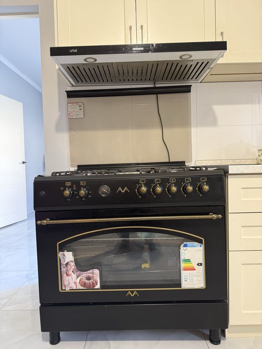 Продам газовую плиту 5 камфорок