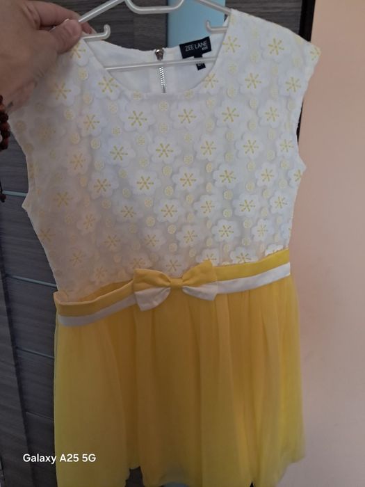 Vand rochita fetiță