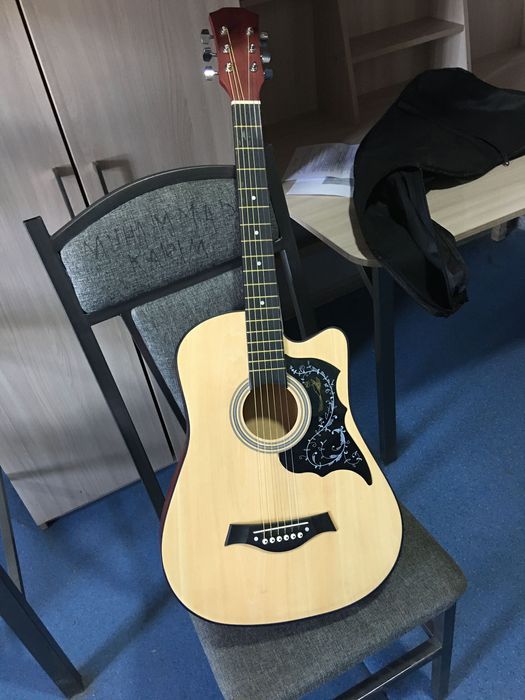 Akustik gitara yangi o’rganuvchilar uchun