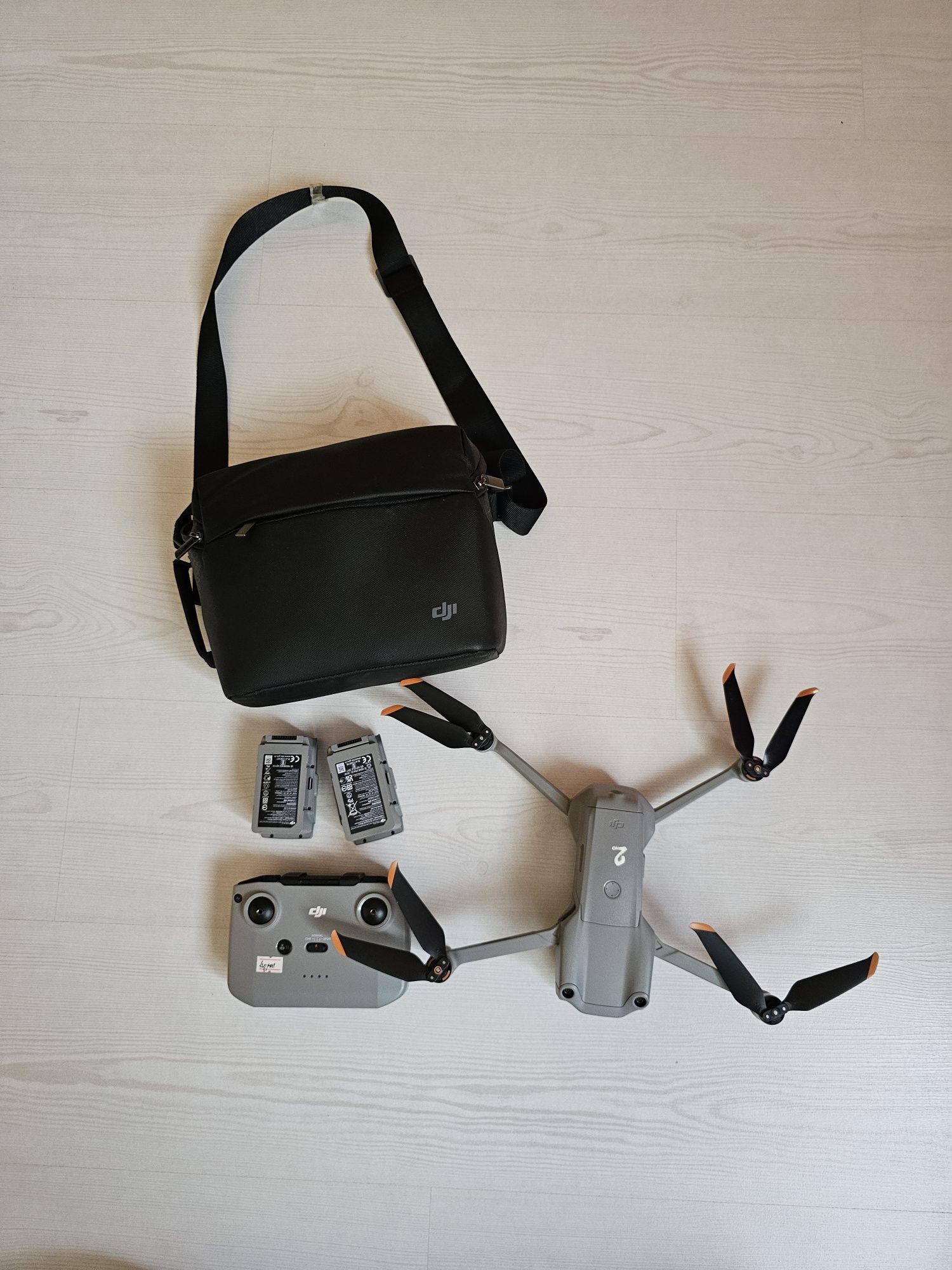 Продам Дрон DJI Air 2S Fly Combo