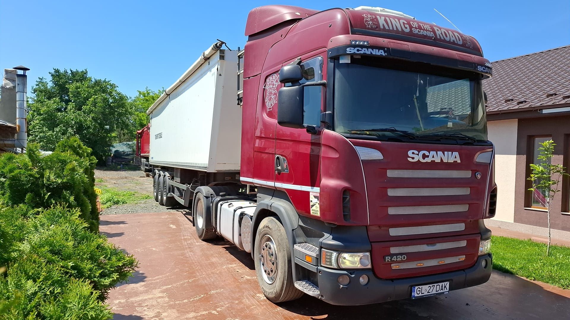 Ansamblu Scania R420 HPI semiremorca Schmitz