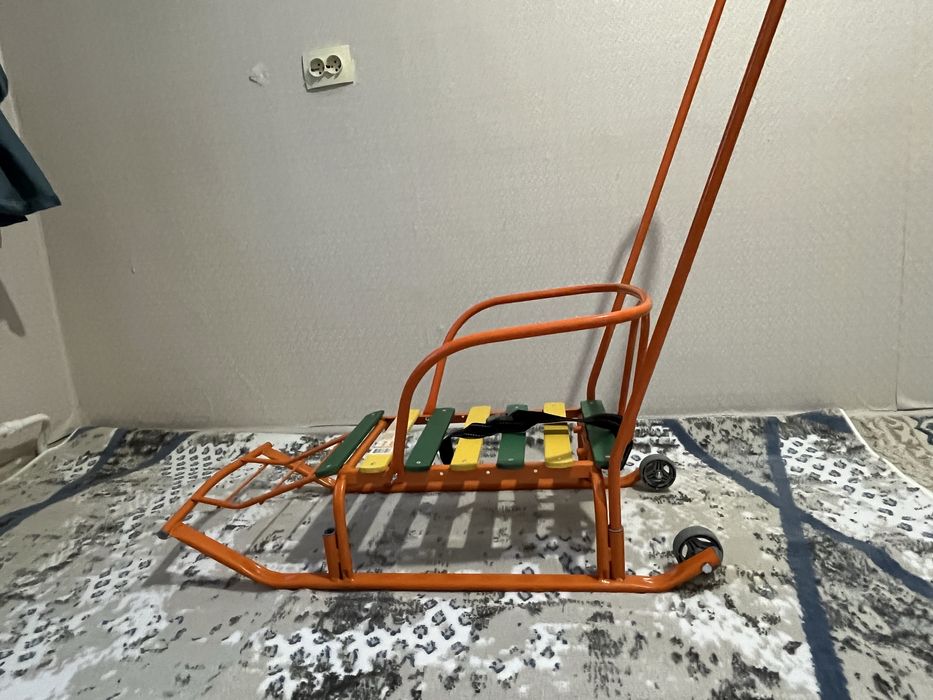 Санка почти новый 10к