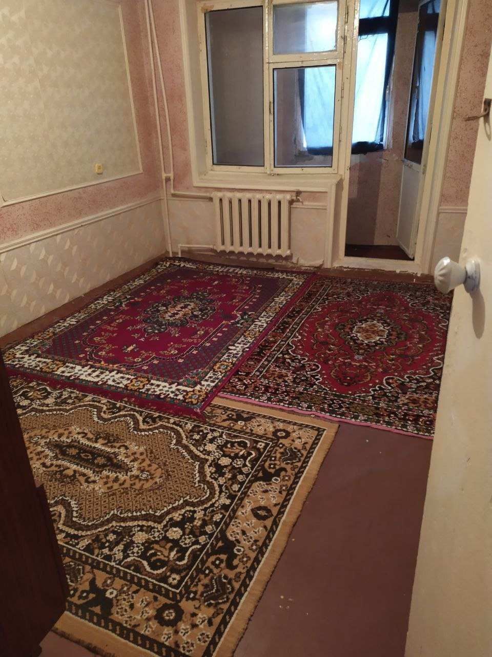 Пиридастгир масчитга якин жойда жойлашган 3 хонали квартира ижарага бе