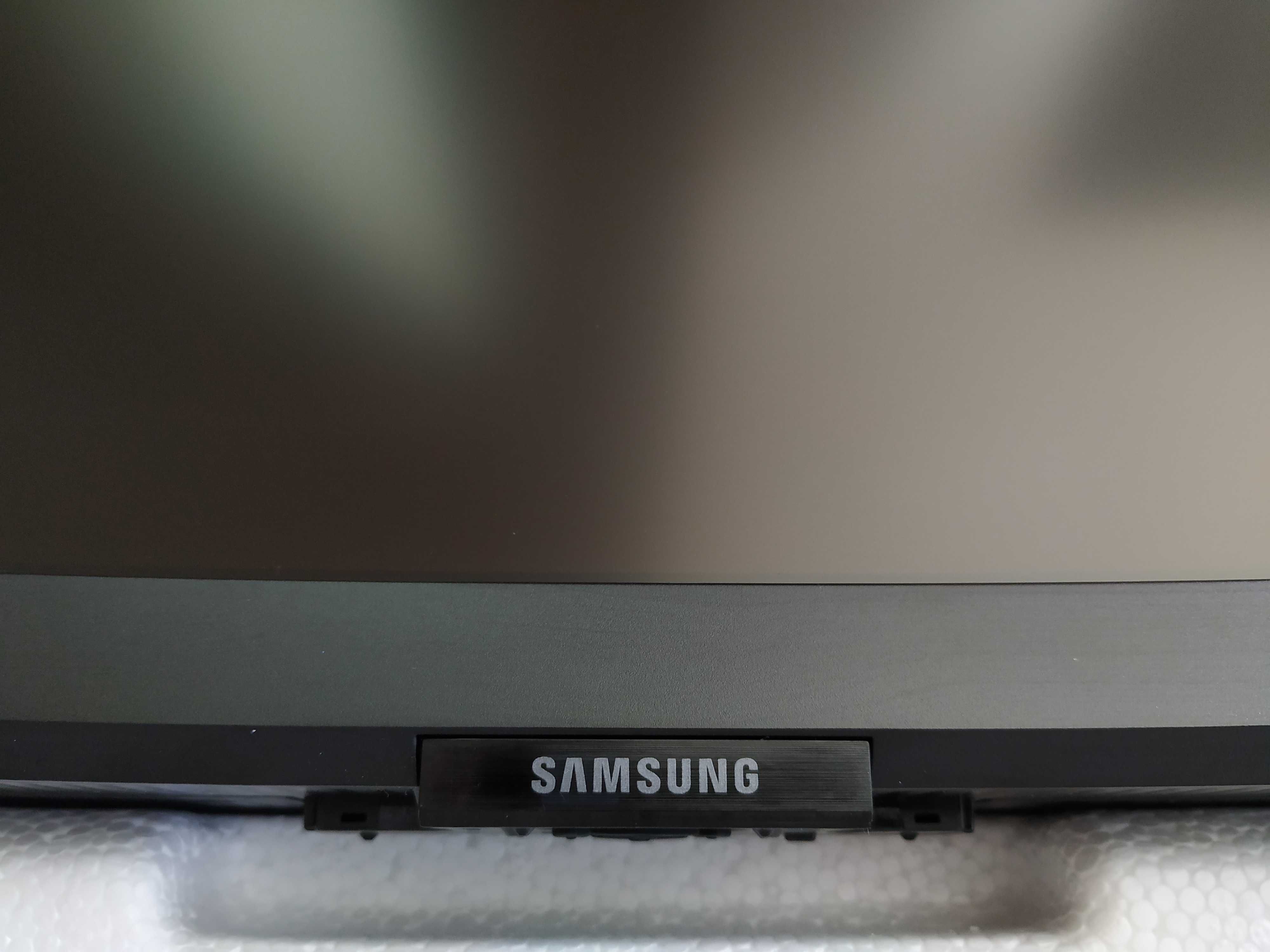 Нов 32" Samsung Odyssey Neo G7 4К Quantum Mini-LED HDR LS32BG750NPXEN