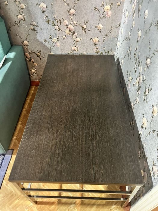 Продам столик(самовывоз)