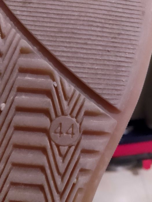 Продавам есенни обувки