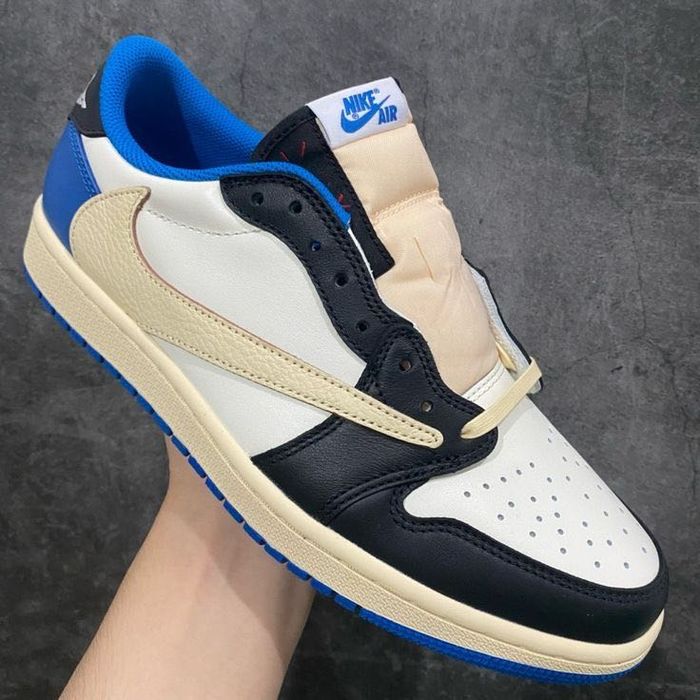 Travis Scott Jordan 1