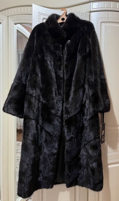 Шуба абсолютная новая, при осмотре можете проверить качества меха.