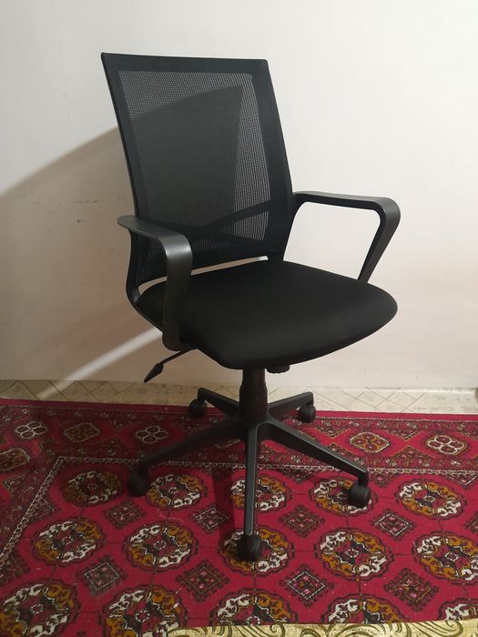 Продаются офисное кресло в рабочем состоянии.